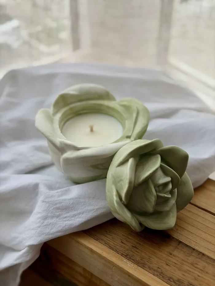 Bougie rose en Jesmonite verte