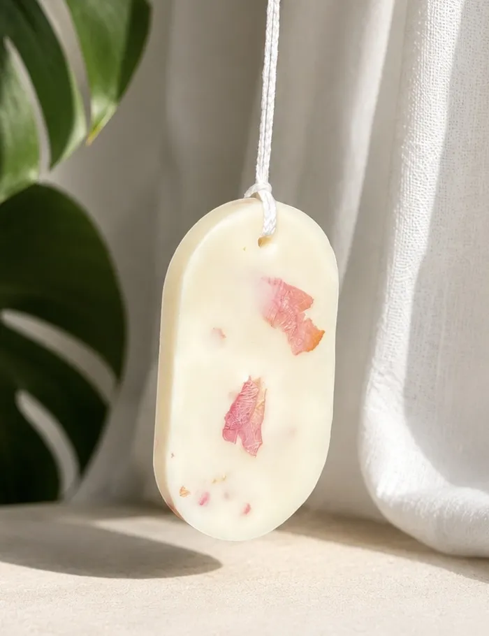 Suspension parfumée aux pétales de fleurs